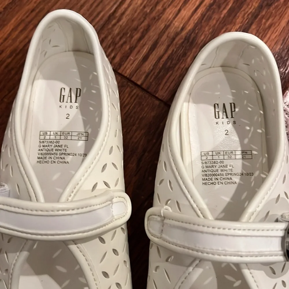 GAP Girls Mary Jane Flats in Antique White